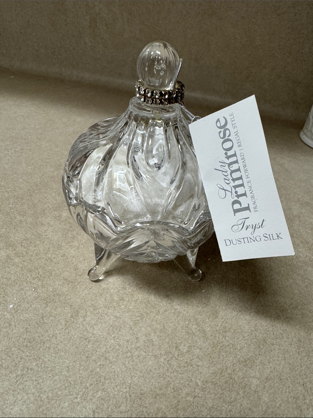 Lady Primrose dusting silk powder